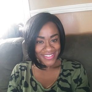 Meet your Posher, Shana